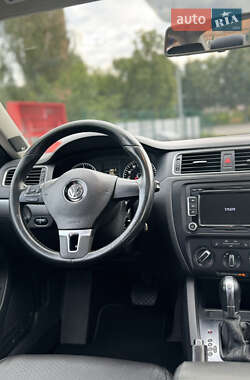 Седан Volkswagen Jetta 2013 в 
