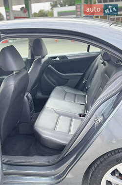 Седан Volkswagen Jetta 2013 в 