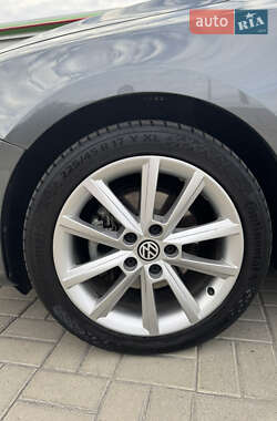 Седан Volkswagen Jetta 2013 в 