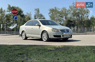Седан Volkswagen Jetta 2010 в 