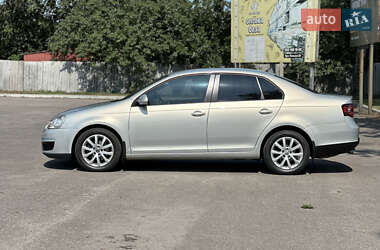 Седан Volkswagen Jetta 2010 в 