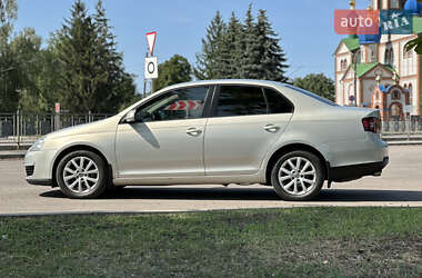 Седан Volkswagen Jetta 2010 в 