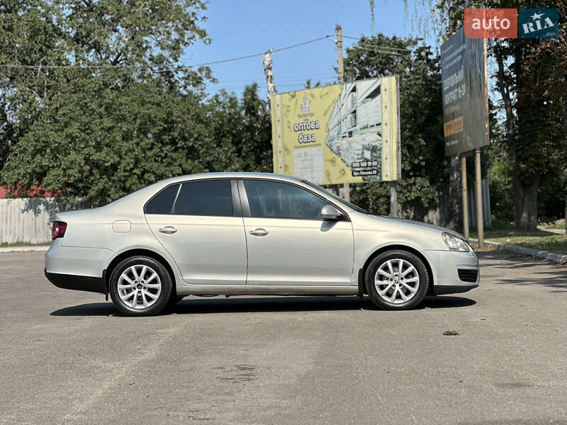 Седан Volkswagen Jetta 2010 в Первомайске