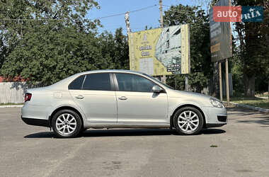Седан Volkswagen Jetta 2010 в 