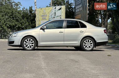 Седан Volkswagen Jetta 2010 в 