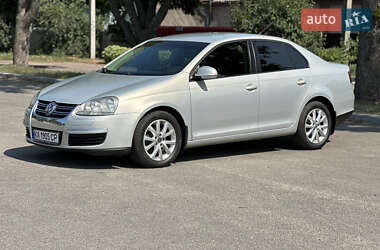 Седан Volkswagen Jetta 2010 в 
