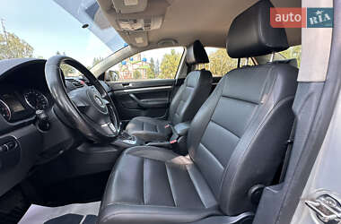 Седан Volkswagen Jetta 2010 в 