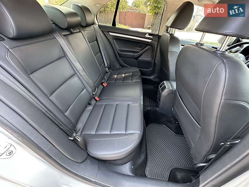 Седан Volkswagen Jetta 2010 в Первомайске