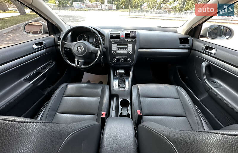 Седан Volkswagen Jetta 2010 в Первомайске