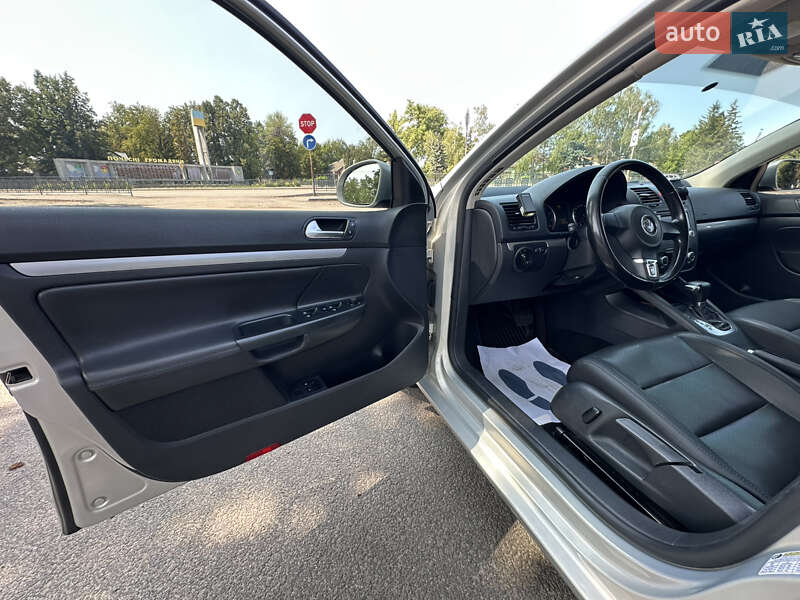 Седан Volkswagen Jetta 2010 в Первомайске