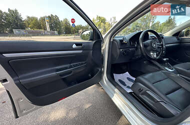 Седан Volkswagen Jetta 2010 в 