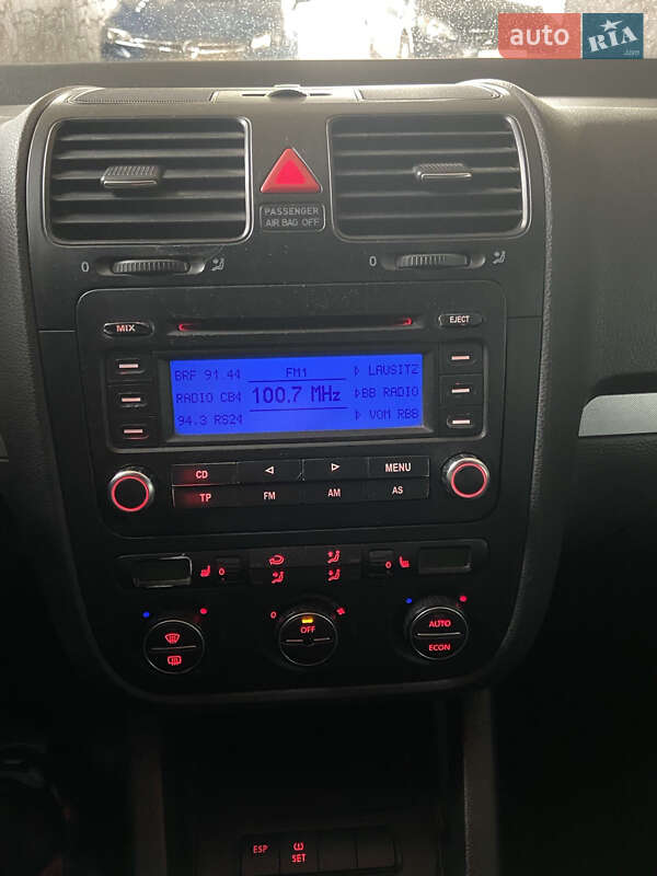 Седан Volkswagen Jetta 2005 в Житомирі