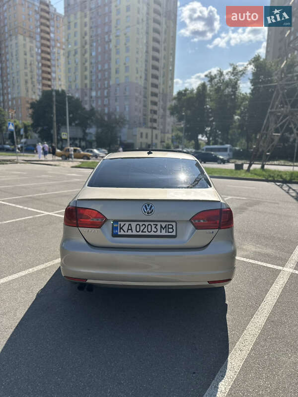 Седан Volkswagen Jetta 2012 в Києві
