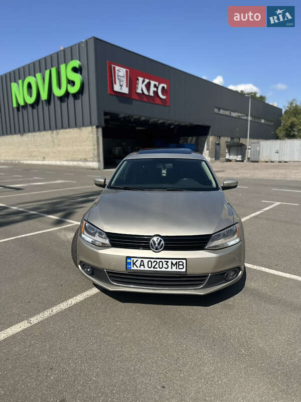 Седан Volkswagen Jetta 2012 в Києві
