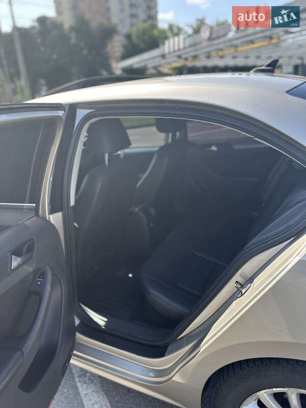 Седан Volkswagen Jetta 2012 в Києві