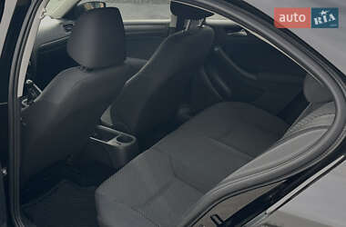 Седан Volkswagen Jetta 2011 в 