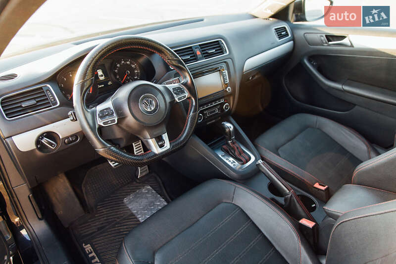 Седан Volkswagen Jetta 2011 в Дніпрі
