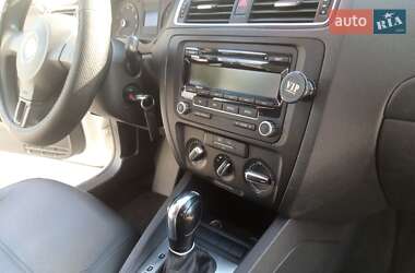 Седан Volkswagen Jetta 2011 в 