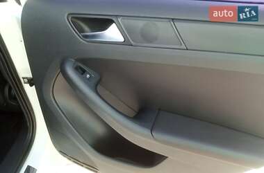 Седан Volkswagen Jetta 2011 в 