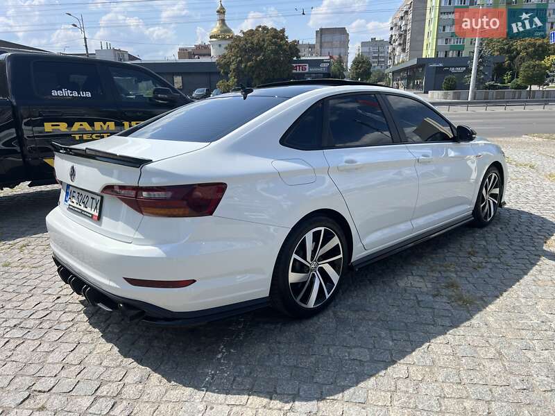Седан Volkswagen Jetta 2019 в Днепре