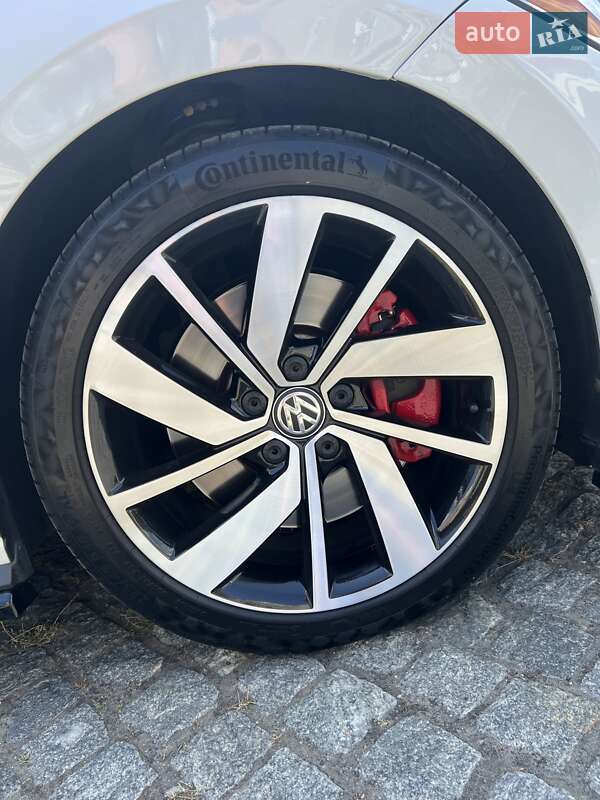 Седан Volkswagen Jetta 2019 в Днепре
