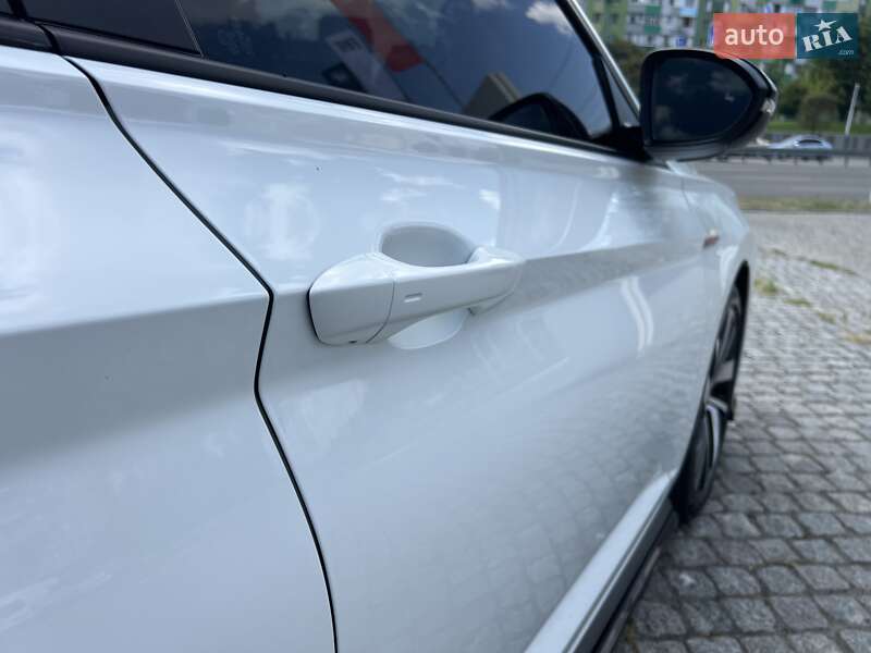 Седан Volkswagen Jetta 2019 в Днепре