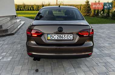 Седан Volkswagen Jetta 2013 в 