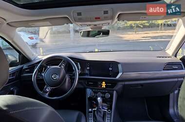 Седан Volkswagen Jetta 2018 в 