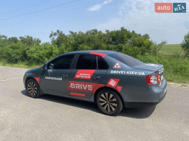 Седан Volkswagen Jetta 2006 в Києві