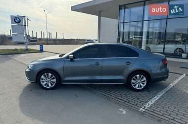 Седан Volkswagen Jetta 2016 в 