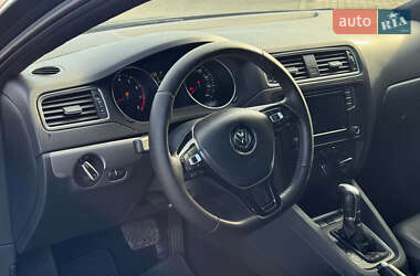 Седан Volkswagen Jetta 2016 в 