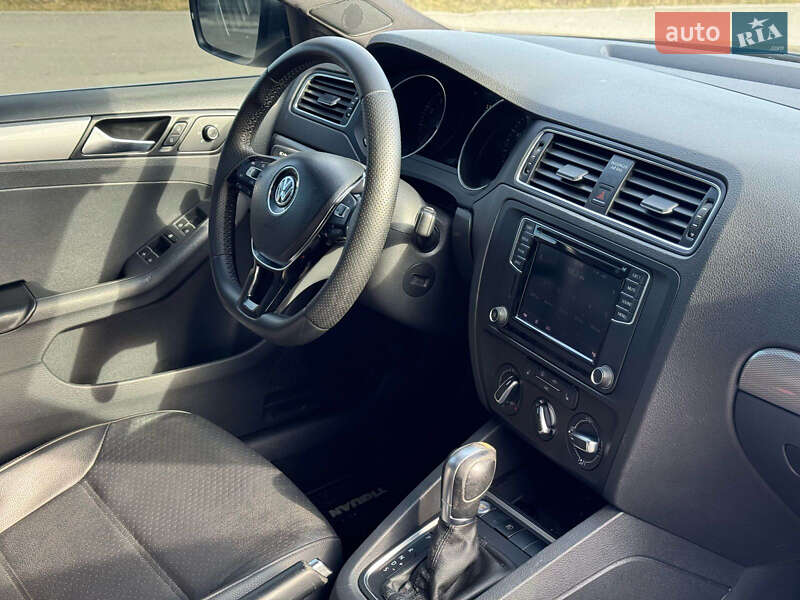 Седан Volkswagen Jetta 2016 в Ужгороді фото 27 Седан Volkswagen Jetta 2016 в Ужгороді