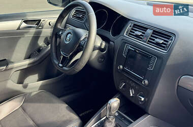 Седан Volkswagen Jetta 2016 в 