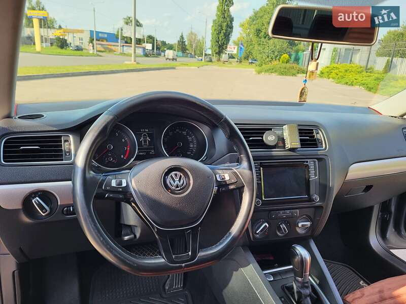 Седан Volkswagen Jetta 2017 в Сумах