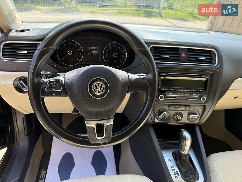 Седан Volkswagen Jetta 2014 в Хусті