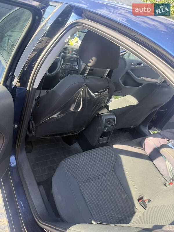 Седан Volkswagen Jetta 2012 в Харькове