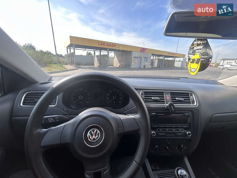 Седан Volkswagen Jetta 2014 в Луцьку