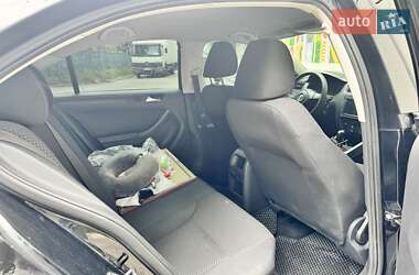 Седан Volkswagen Jetta 2013 в 