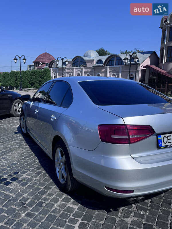 Седан Volkswagen Jetta 2015 в Чернівцях