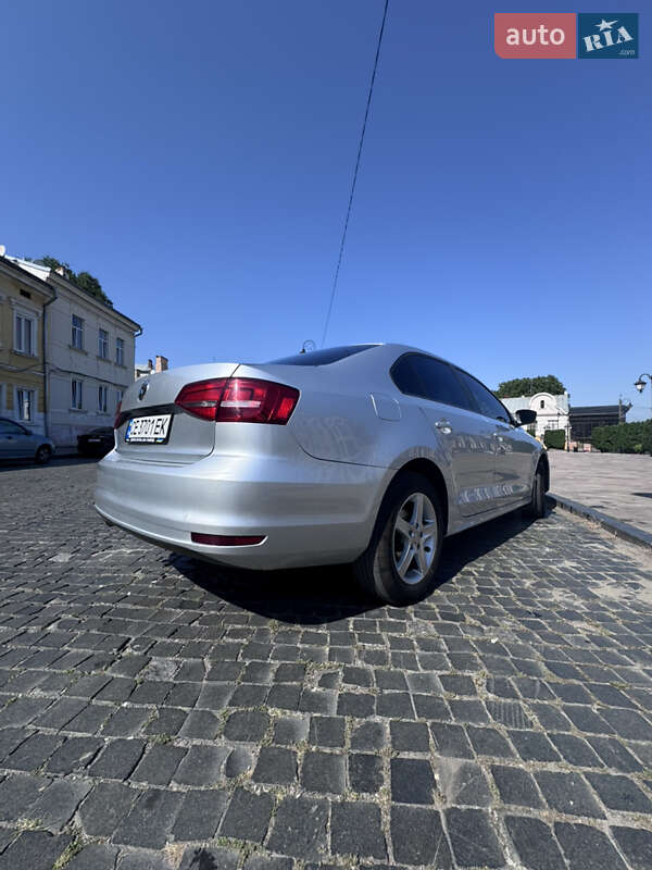 Седан Volkswagen Jetta 2015 в Чернівцях