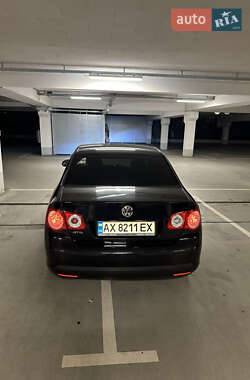 Седан Volkswagen Jetta 2008 в  фото 3 Седан Volkswagen Jetta 2008 в
