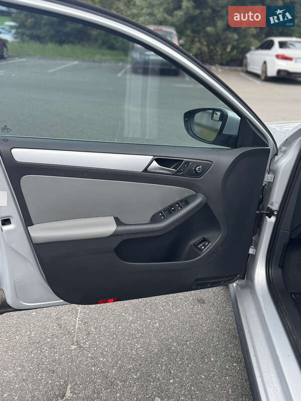 Седан Volkswagen Jetta 2013 в Киеве фото 9 Седан Volkswagen Jetta 2013 в Киеве