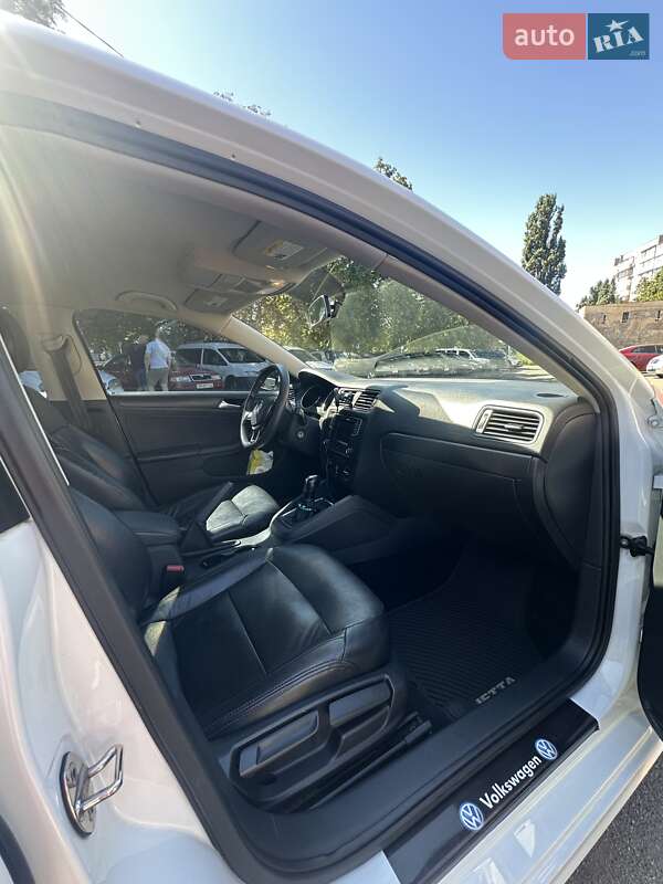 Седан Volkswagen Jetta 2015 в Киеве
