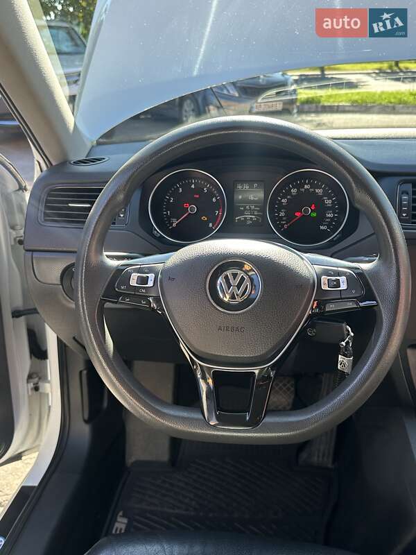 Седан Volkswagen Jetta 2015 в Киеве