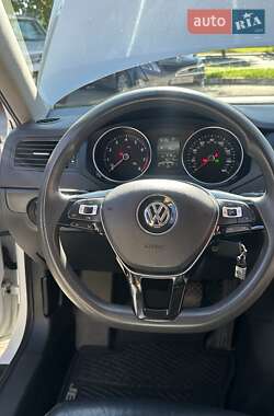 Седан Volkswagen Jetta 2015 в 