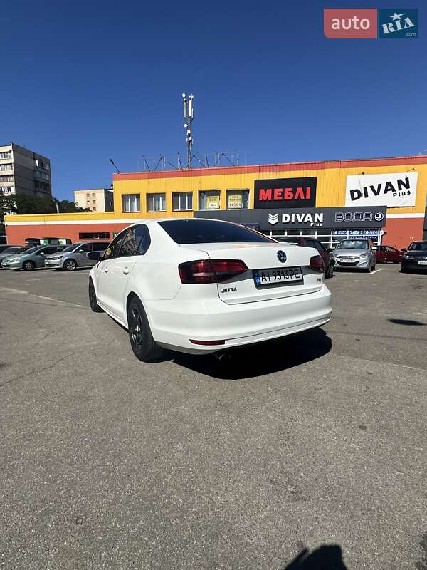 Седан Volkswagen Jetta 2015 в Киеве