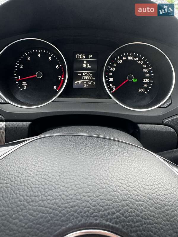 Седан Volkswagen Jetta 2016 в Львові