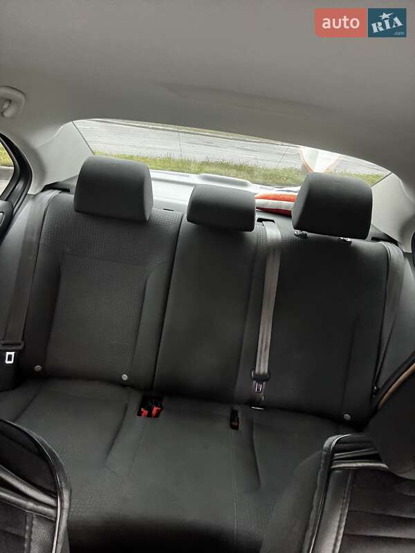 Седан Volkswagen Jetta 2016 в Львові