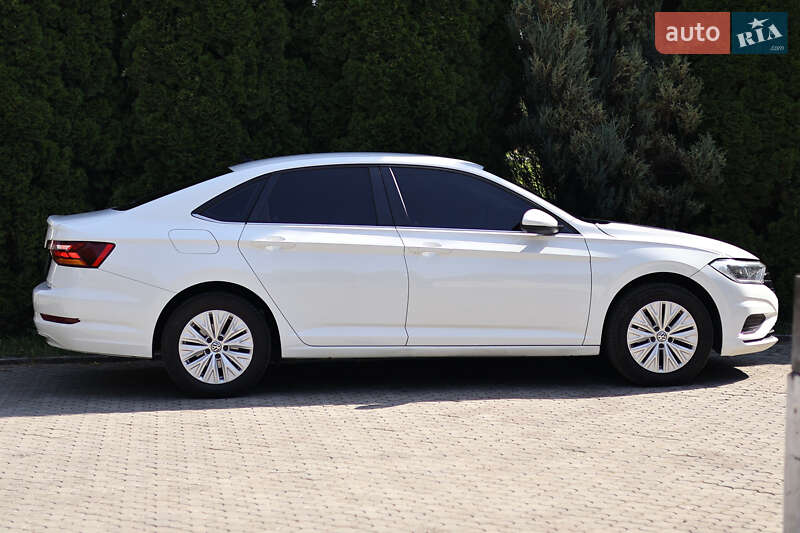 Седан Volkswagen Jetta 2018 в Львове
