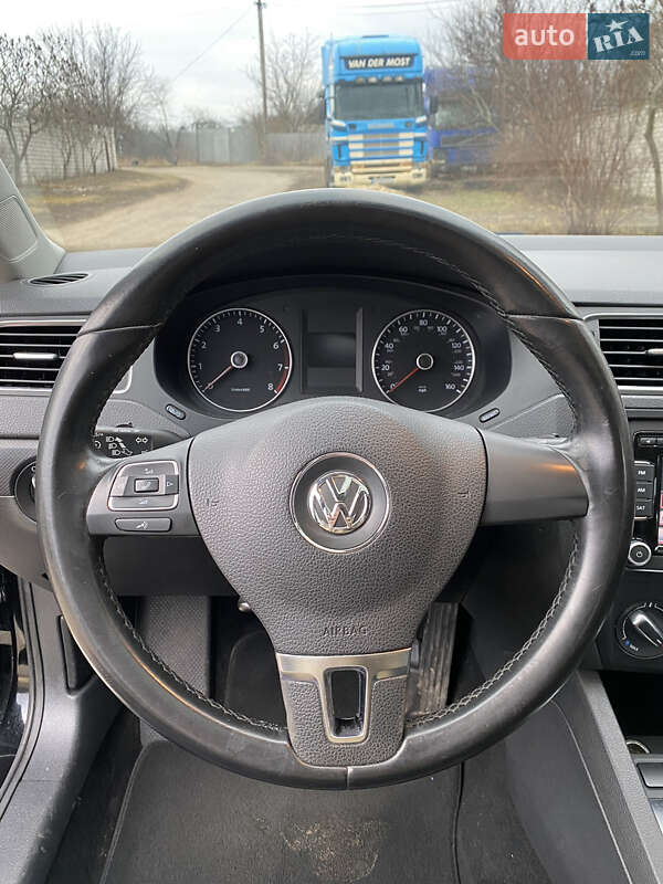 Седан Volkswagen Jetta 2011 в Харькове
